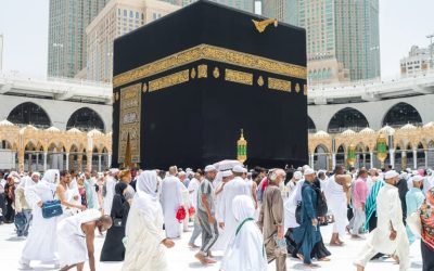 Hukum Baca Doa Manasik Haji dari HP atau Buku Panduan