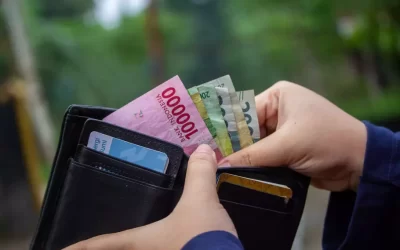 Hukum Menafkahi Orang Tua Bagi Anak yang Sudah Berkeluarga