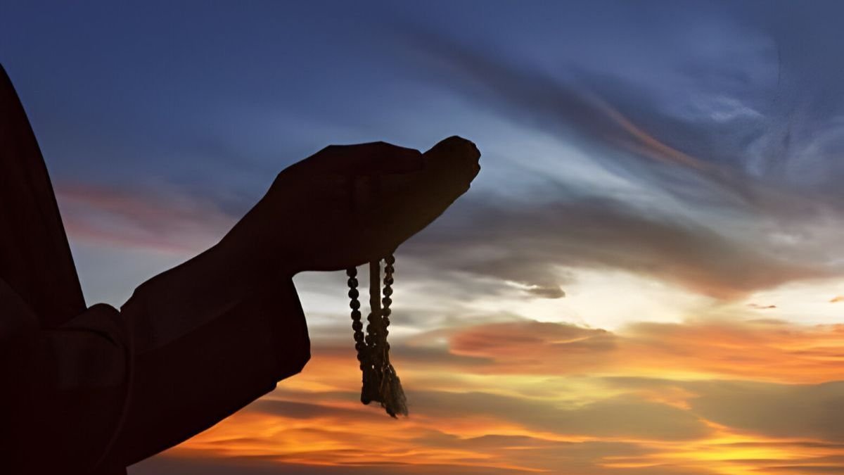 Membuka Pintu Rezeki Dengan Surat Al Waqiah