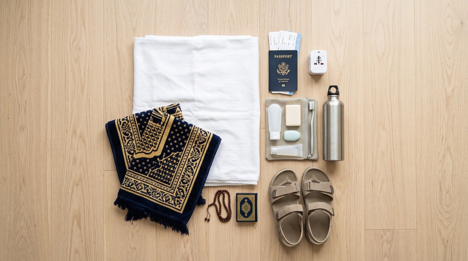 Daftar perlengkapan umrah lengkap dan tips packing koper untuk ibadah ke Makkah